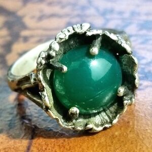 Vintage Flower ring Sterling Silver green center 7 seven floral 925 garden fairy